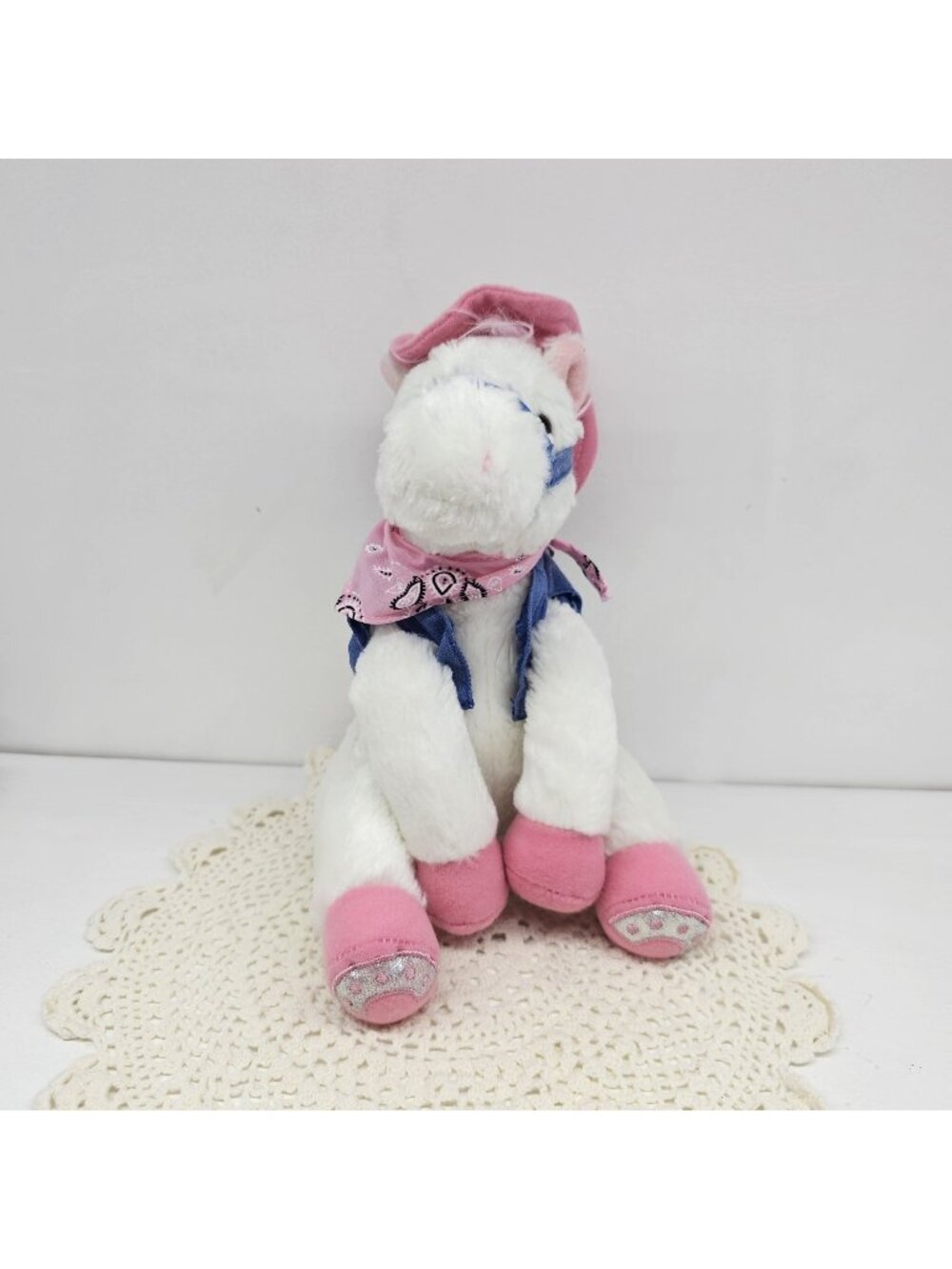 AURORA WORLD WHITE HORSE PLUSH W.PINK TAIL-COWBOY HAT & SCARF-BLUE VEST-GIRLS